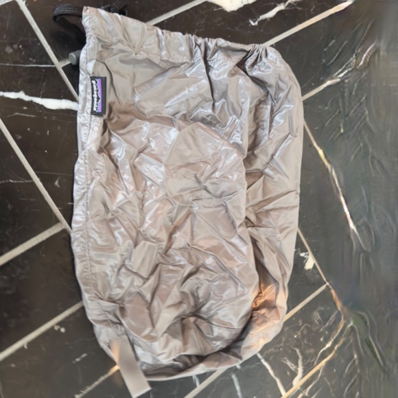 PATAGONIA Women's Black Down Hooded Coat/Jacket, "Fitz Roy" Style, LIKE NEW - Picture 7 of 7